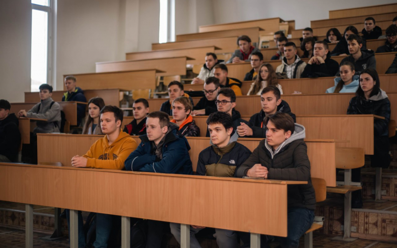Аудиторія знову