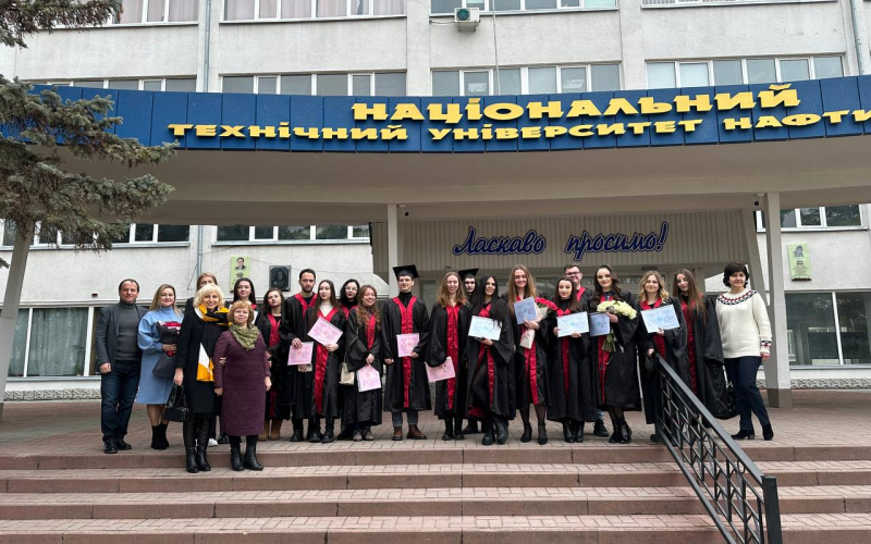 Вручення дипломів магістра філології