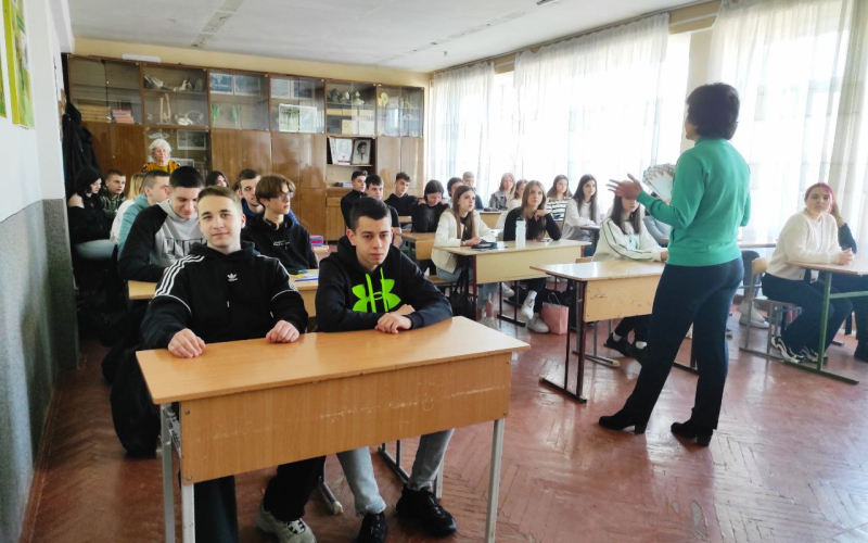 Зустрічі з учнівською молоддю