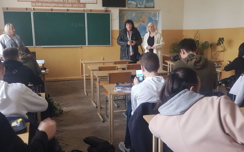 Зустрічі з учнівською молоддю