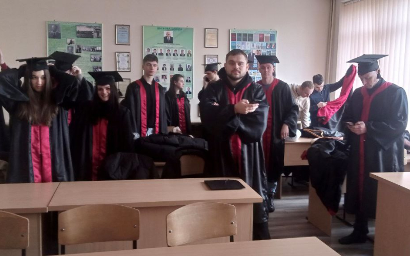 Вручення дипломів Магістра випускникам Факультету природничих наук спеціальності 101 Екологія