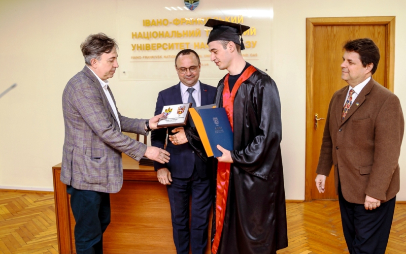 Україна–Велика Британія: ІФНТУНГ випускає фахівців міжнародного рівня