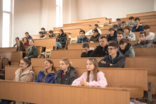 Eleks Незамай Іван уважні слухачі-студенти