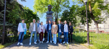 У вишиванках та на карематах